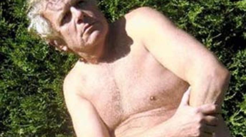 Savcı &ccedil;ıplak!