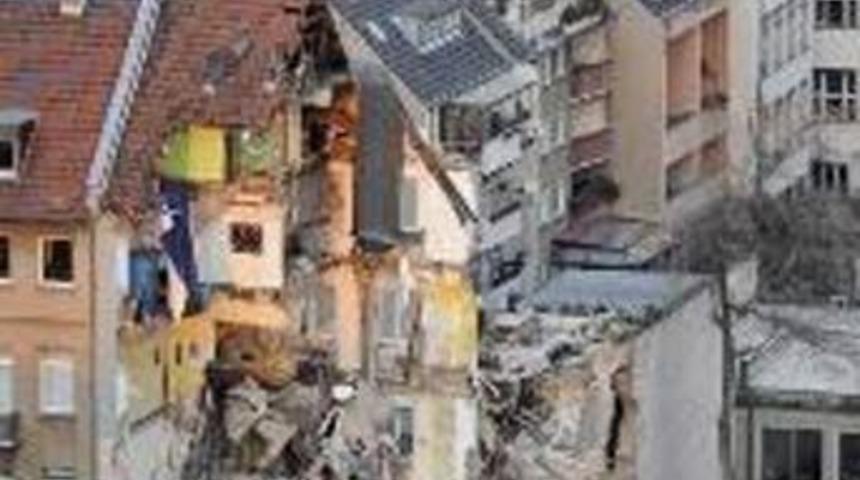 K&ouml;ln'deki tarihi arşiv binası &ccedil;&ouml;kt&uuml;