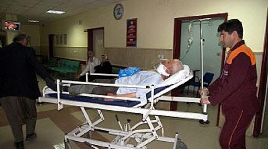 Cin emretti diye kendi boğazını kesti