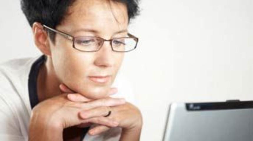 G&ouml;zleri dinlendiren yoga hareketleri