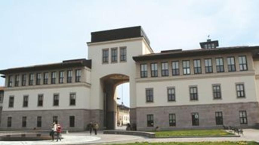 Ko&ccedil; &Uuml;niversitesi Rekt&ouml;rl&uuml;ğ&uuml;'ne Prof. Dr. İnan getirildi