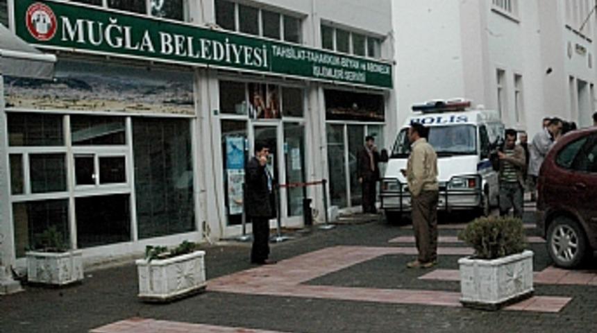 Belediye kasasını soydular