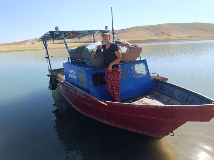 Köyün 'hanımağası' Helin Ekici tıp öğrencisi oldu! Tarlada erkeklere taş çıkartıyor G5