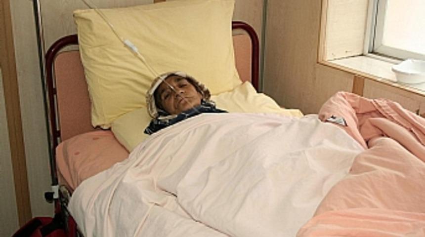 Evine yıldırım d&uuml;şen kadın şoka girdi 