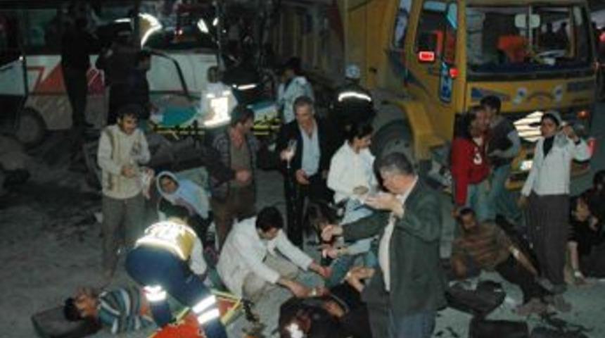 Adana'da zincirleme trafik kazası: 19 yaralı