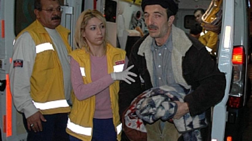 Uykudan uyanan baba ailesini &ouml;l&uuml;mden kurtardı