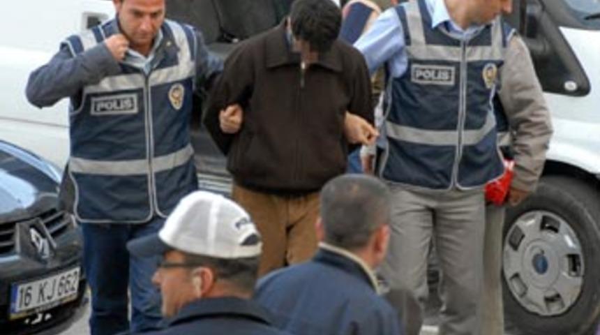 Sapık 'sahte y&uuml;zbaşı' tutuklandı