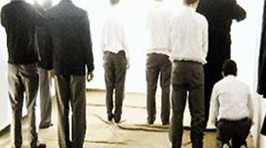 Zorla namaz kıldıran m&uuml;d&uuml;re &ouml;d&uuml;l