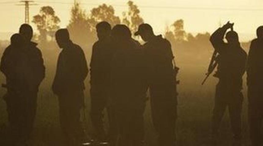 İsrail t&uuml;nelleri ve silah deposunu bombaladı