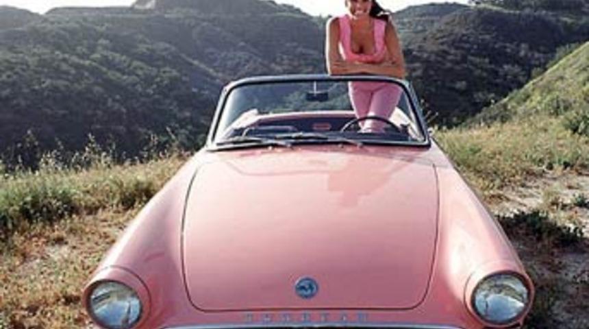 G&uuml;zel kızlar ve spor arabalar