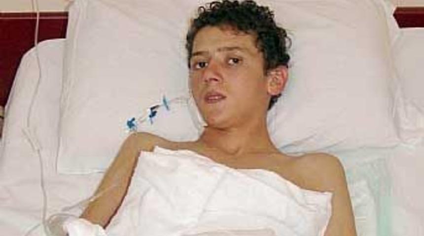 Esrarengiz kumdan yanan &ccedil;ocuk yaşam m&uuml;cadelesini kazandı