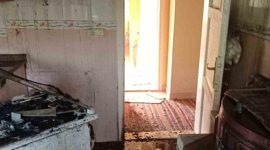 Prize takılı unutulan fırın, evi kullanılamaz hale getirdi