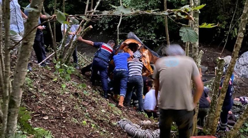 Giresun'da dere yatağına devrilen otomobilde 1 kişi öldü, 4 kişi yaralandı