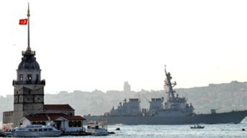 Gemiler, Boğazı'ndan ge&ccedil;işlerini tamamladı
