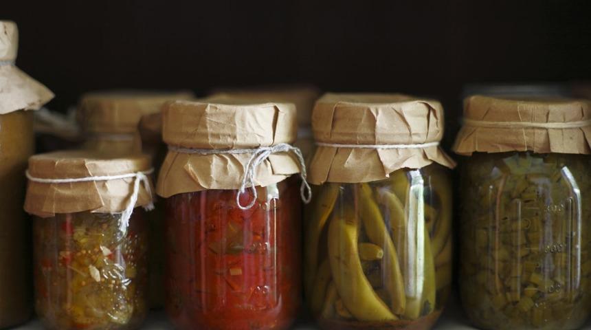 Kışlık konserve yaparken aman dikkat! Doğru yapılmazsa hayati riske sebep oluyor