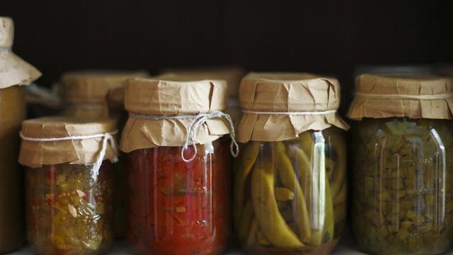 Kışlık konserve yaparken aman dikkat! Doğru yapılmazsa hayati riske sebep oluyor