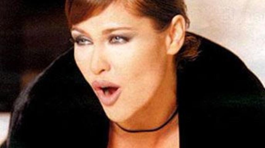 H&uuml;lya Avşar'a şok!