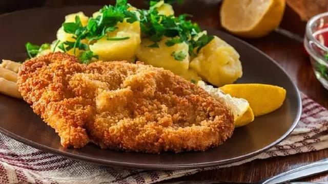 Gelinim Mutfakta çıtır şinitzel tarifi! Evde tavuk şinitzel nasıl yapılır, malzemeleri nelerdir? Dışı çıtır çıtır içi yumuşacık olacak