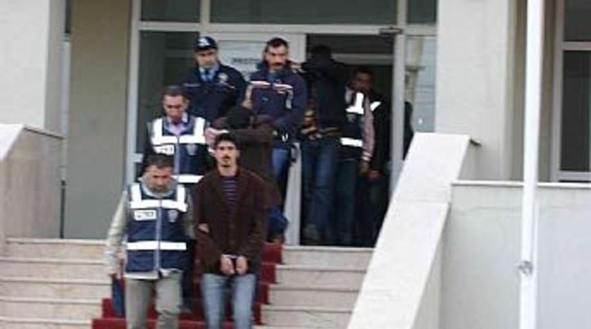 Iğdır'da ter&ouml;r &ouml;rg&uuml;t&uuml; yandaşı 11 kişi tutuklandı