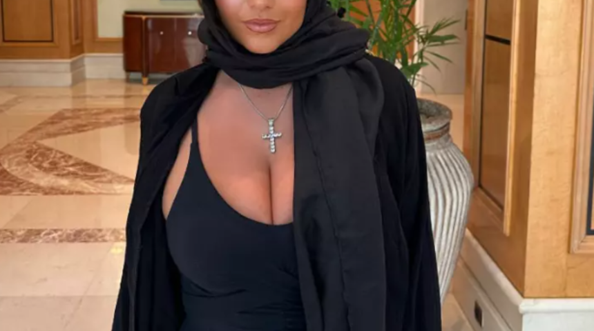 Sosyal medya fenomeni Apollonia Llewellyn pozuyla manzaranın önüne geçti! “Neredeyse göğüslerinden düşecek”