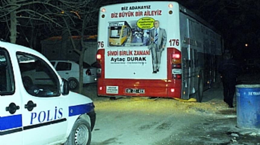 Se&ccedil;im yasağı otob&uuml;s bağlattı
