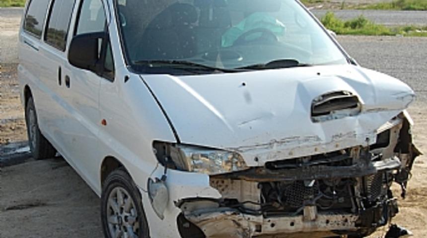&Ouml;ğrenci servisi kaza yaptı: 7 yaralı
