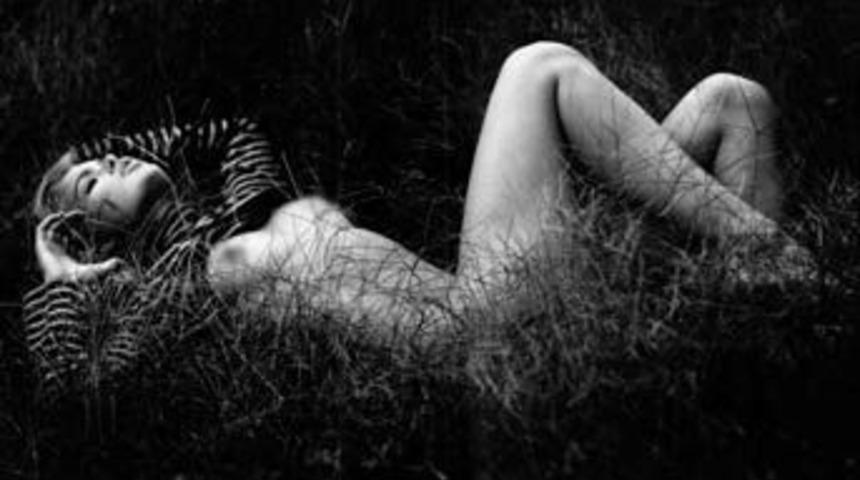 Doutzen t&uuml;m doğallığıyla &ccedil;ırıl&ccedil;ıplak!