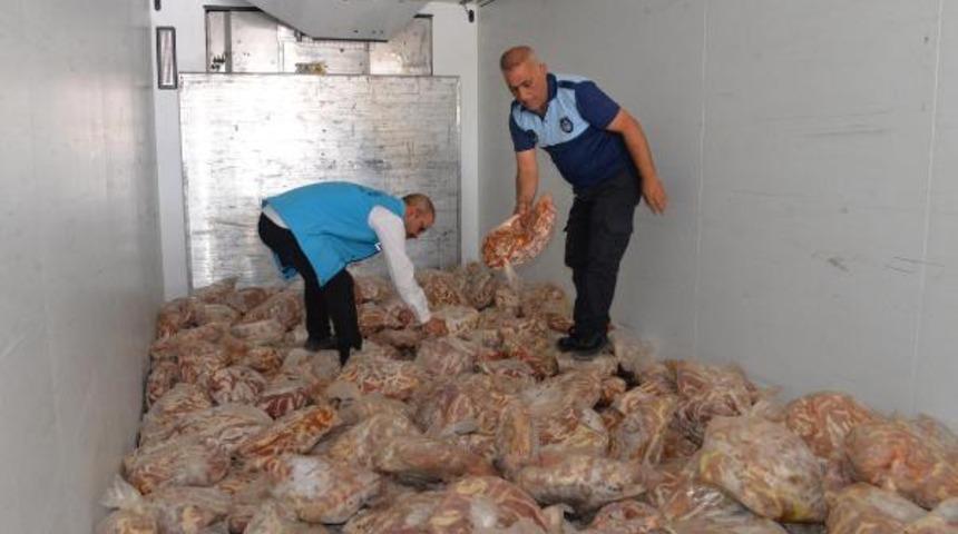 İhbar üzerine harekete geçildi, 5 ton kaçak kırmızı et ile sakatat ele geçirildi! Vatandaşlara yedireceklerdi, hepsi imha edilecek