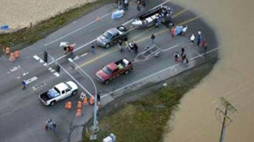 D&uuml;nya sular altında!