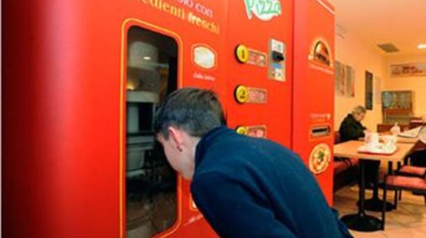 İtalyanlar pizza-matik üretti