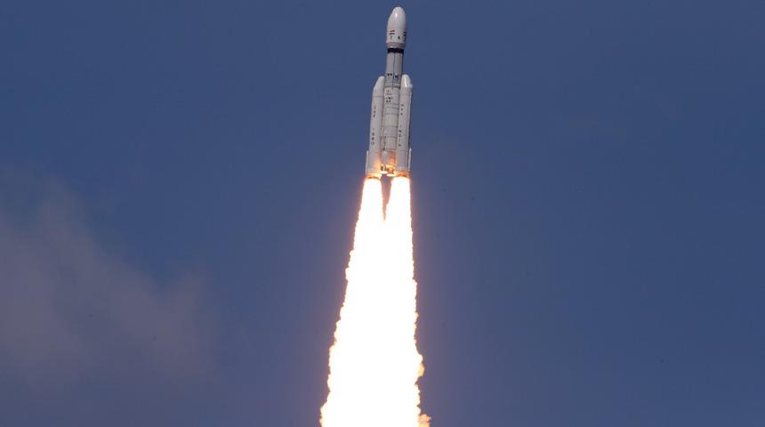 Hindistan'dan tarihi başarı... Ay'ın güney kutbuna iniş yapan ilk ülke oldu!