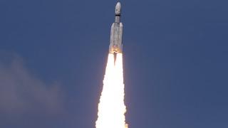 Hindistan'dan tarihi başarı... Ay'ın güney kutbuna iniş yapan ilk ülke oldu!