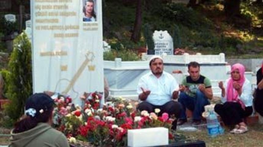 Barış Akarsu &ouml;l&uuml;m&uuml;n&uuml;n 1. yılında anıldı