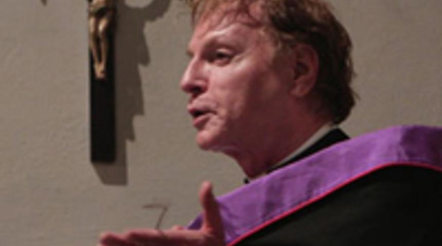 Parag&ouml;z papaz, kiliseyi b&ouml;yle &ccedil;arpmış