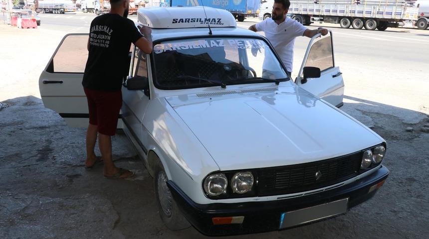 'Görenler fotoğraf çektirmek istiyor' 1991 model otomobiline taktı! 'Sıcaklara dayanamayınca denemek istedik, güzel verim aldık'