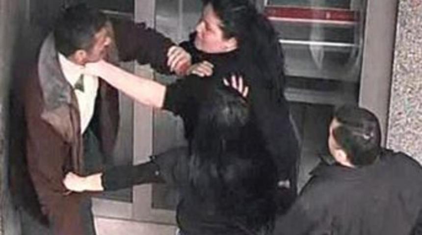 Tacizciye kadınlardan meydan dayağı