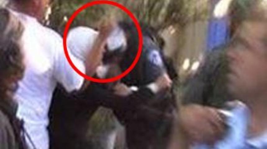 Filistinli kadına kaskla kafa attı