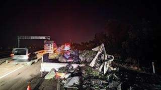 Amasya'da kamyonet ile otobüsün çarpışması sonucu 2 kişi yaralandı