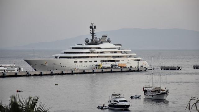 Blue adlı mega yata Bodrum'da yakıt ikmali yapıldı