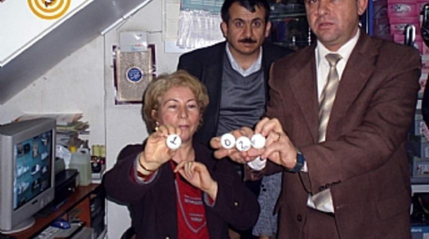 Ayakkabı d&uuml;kkanında &ccedil;ekiliş heyecanı