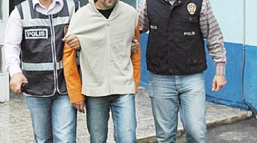 Bankaya giren hırsız &ccedil;atıda yakalandı