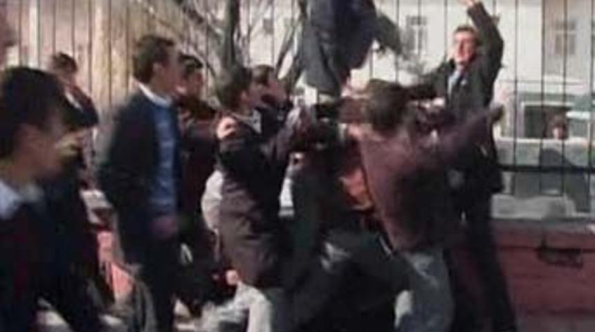 En &ouml;fkeli halk belli oldu