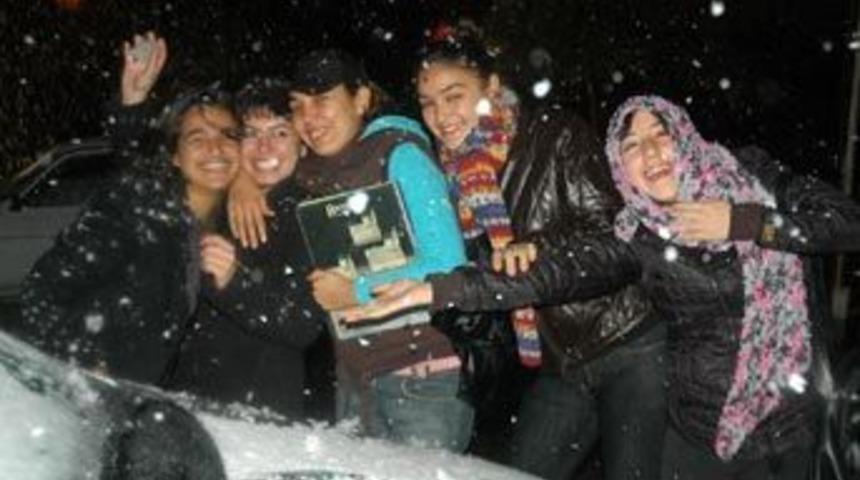 Alanya'ya 16 yıl aradan sonra kar yağdı