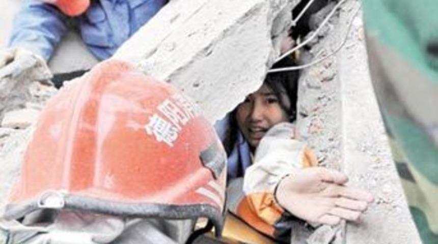 Çin'de okul enkazından 178 çocuğun cesedi çıkarıldı