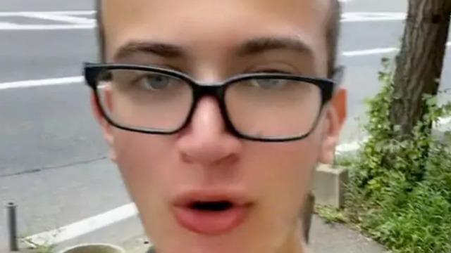 TikTok fenomeni Japonya tatilinde zor anlar yaşadı! Polisler “çıplak” olduğunu söyleyerek durdurdu