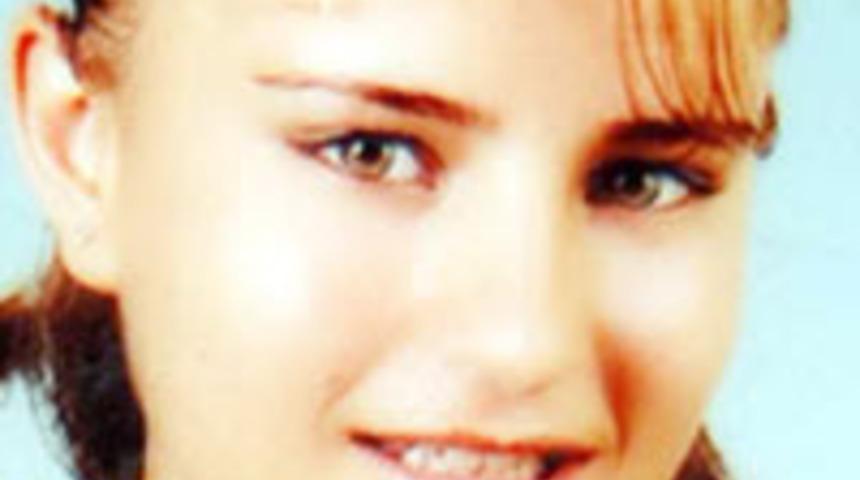 Eşini sokak ortasında &ouml;ld&uuml;rd&uuml;