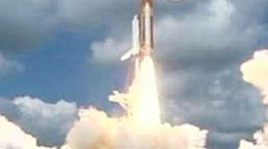 Amerikan uzay mekiği, bir cisme &ccedil;arpmış