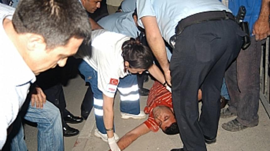 K&ouml;pr&uuml;den intihar etmek isteyen kişiyi polis kurtardı