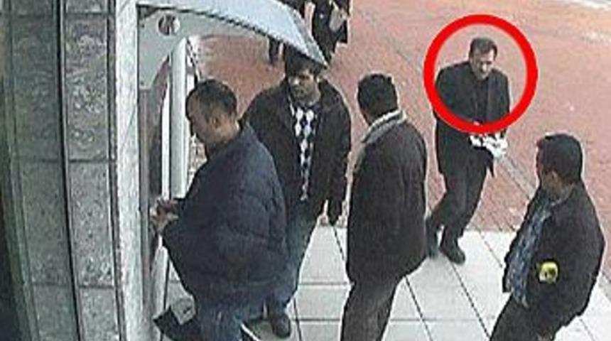 Yaşlı &ccedil;ifti 3 saniyede dolandırdı