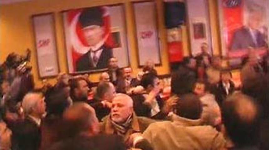 CHP kongresinde arbede